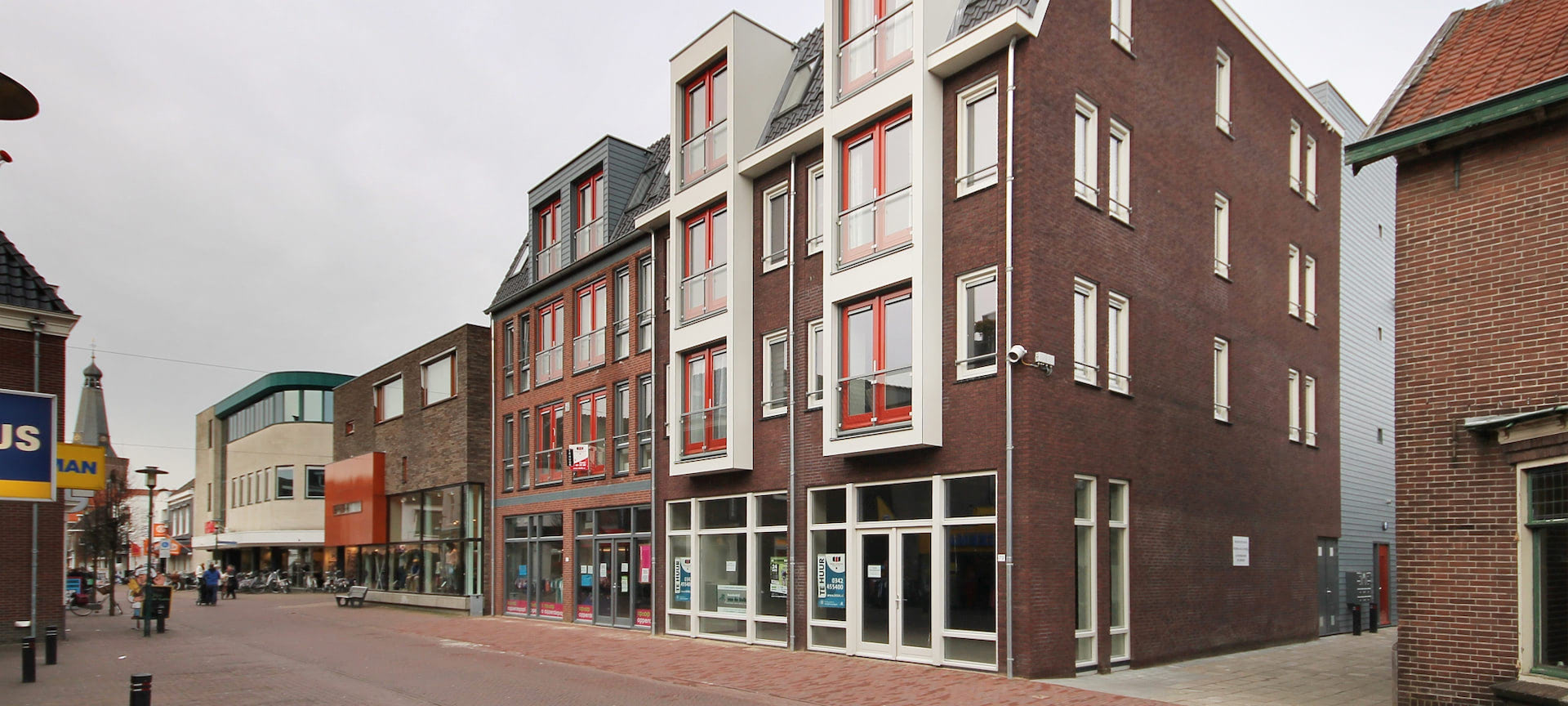 Winkel met 12 appartementen in Barneveld