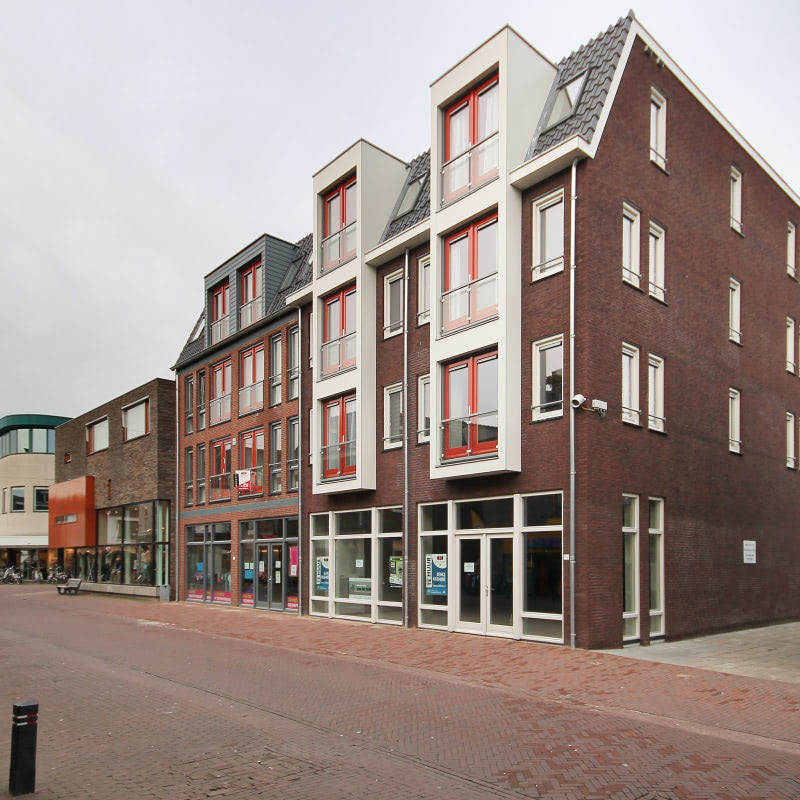 Winkel met 12 appartementen in Barneveld